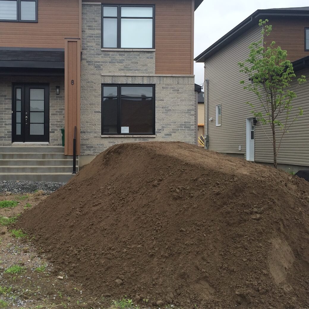 Livraison de Terre et de VRAC - Gazon à rabais